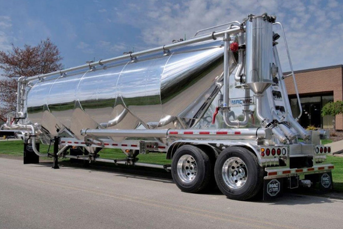 MAC Pneumatic Tank Trailer