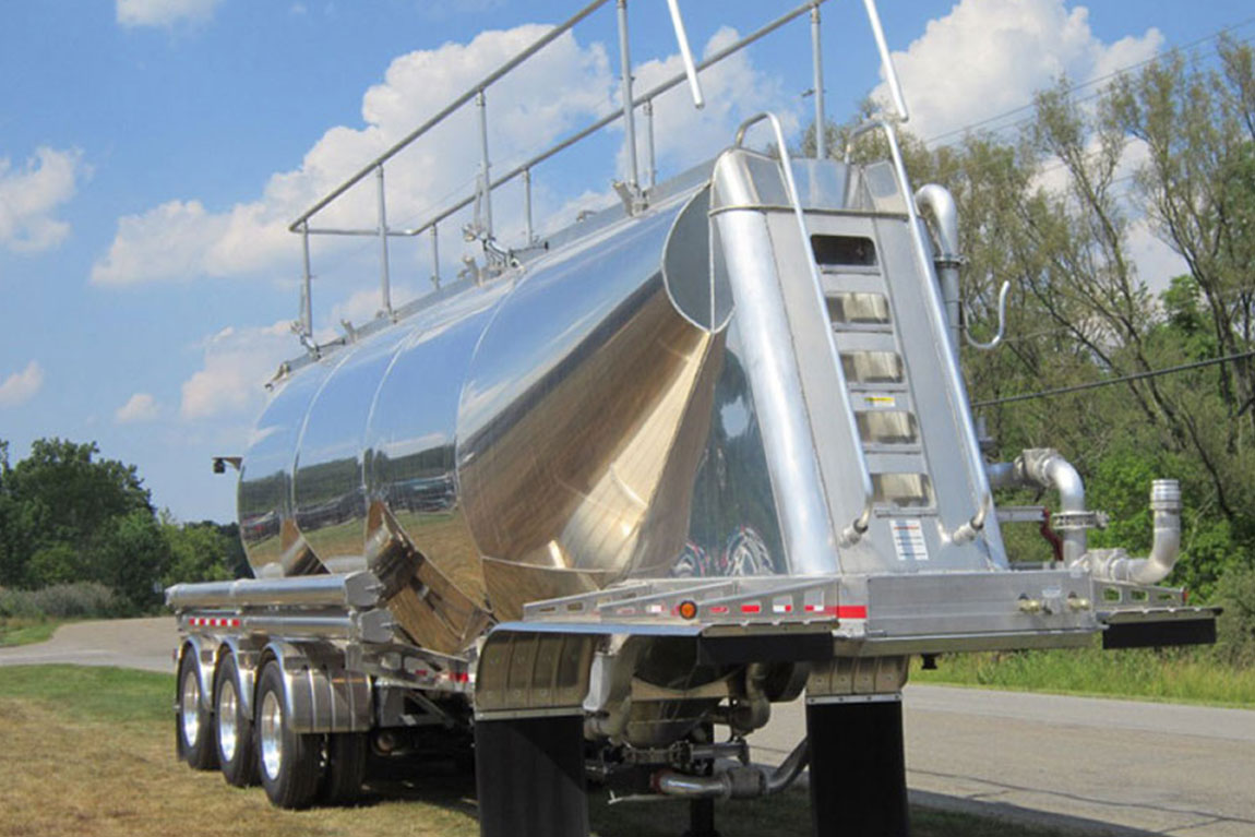 MAC Pneumatic Tank Trailer